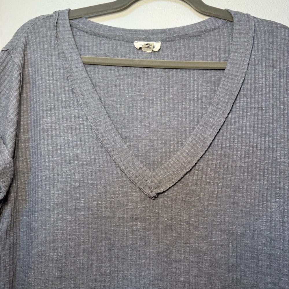POL Ribbed Jersey Knit V-Neck Top - Picture 4 of 6